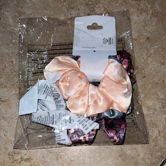 Hair Bow - 3 in pack- Disney Brand- NWT - Picture 3 of 3